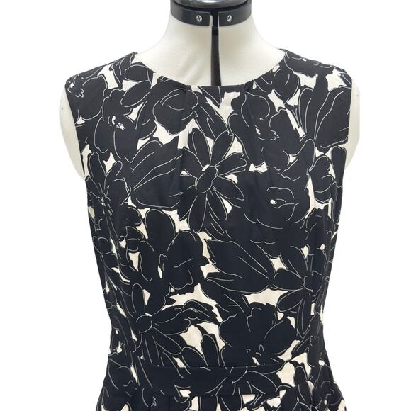 OSCAR DE LA RENTA 10 BLACK AND WHITE FLORAL STRETCH SILK SLEEVELESS SHIFT DRESS - Picture 2 of 6